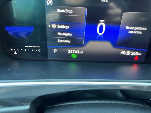 Used 2022 Volkswagen Tiguan SE AWD/4WD image 24