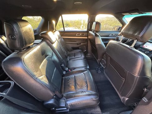Used 2017 Ford Explorer XLT w/ Equipment Group 202A image 10