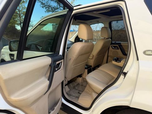 Used 2013 Land Rover LR2 image 16