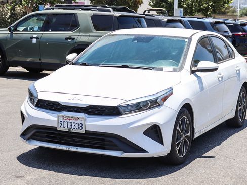 Used 2023 Kia Forte LXS FWD image 3