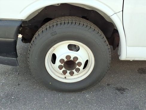 Used 2020 GMC Savana 3500 Extended w/ Driver Convenience Package image 8