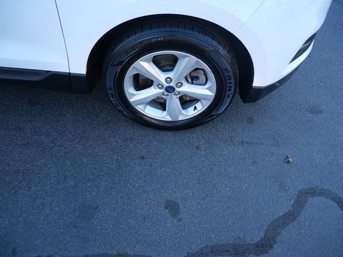 Used 2021 Ford Edge SE image 34