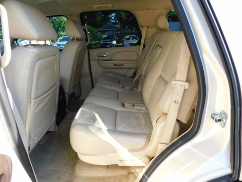 Used 2007 Cadillac Escalade AWD w/ Information Package image 6