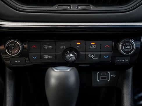 Used 2024 Jeep Compass Limited w/ High Altitude Package image 18