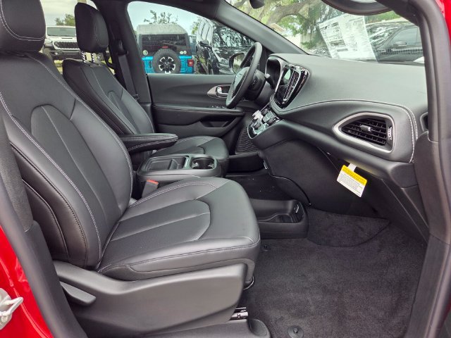 New 2027 Chrysler Pacifica Select FWD image 19