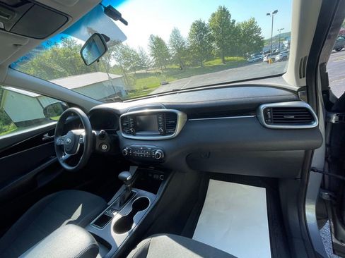 Used 2020 Kia Sorento LX AWD/4WD image 12