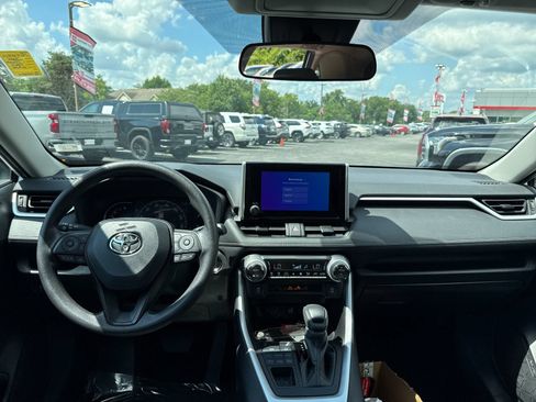 Used 2025 Toyota RAV4 XLE AWD/4WD image 13