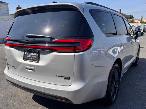 Used 2026 Chrysler Pacifica Limited w/ S Appearance Package AWD/4WD image 8