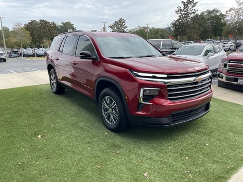 New 2025 Chevrolet Traverse LT w/ Enhanced Driving Package image 2
