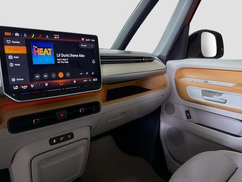 New 2025 Volkswagen ID. Buzz 1st Edition image 24