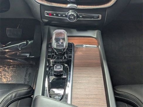 Used 2023 Volvo XC60 B5 Ultimate w/ Climate Package image 13