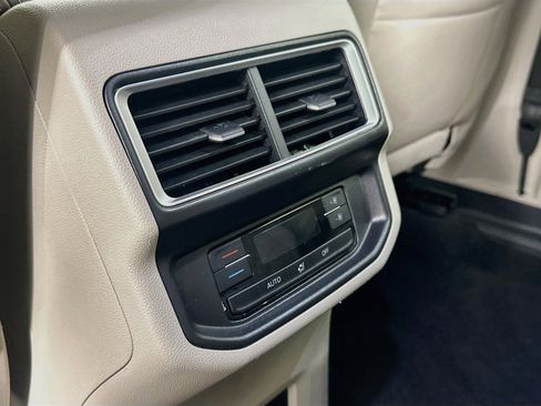Used 2026 Volkswagen Atlas SE FWD image 26