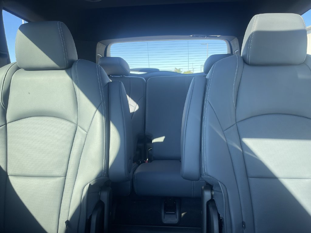 Used 2022 Buick Enclave Premium AWD/4WD image 26