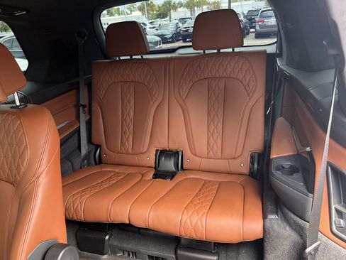 Used 2025 BMW X7 M60i AWD/4WD image 32