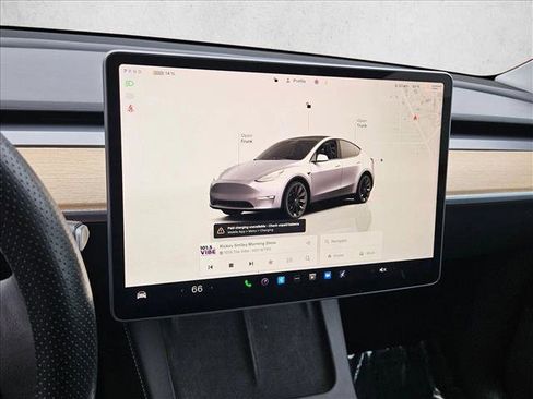 Used 2022 Tesla Model Y Long Range image 13