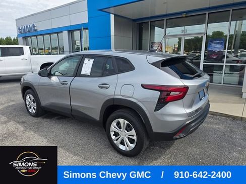 Used 2024 Chevrolet Trax LS w/ Driver Confidence Package FWD image 3