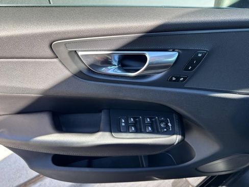 Used 2023 Volvo XC60 B5 Plus image 16