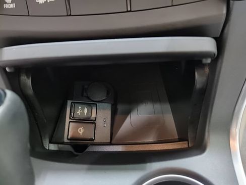 Used 2015 Toyota Camry XLE w/ Moonroof Package FWD image 10