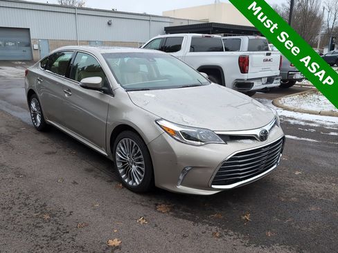 Used 2016 Toyota Avalon Limited image 2