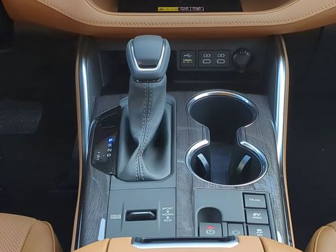 New 2026 Toyota Highlander Platinum image 18