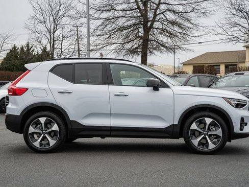 Used 2026 Volvo XC40 B5 Plus w/ Protection Package Premier AWD/4WD image 3