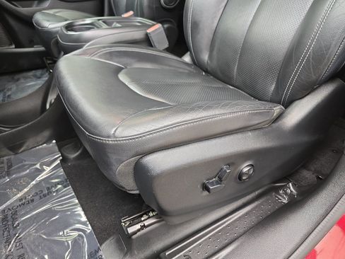 Used 2019 Chrysler Pacifica Touring-L w/ Advanced Safetytec Group FWD image 25