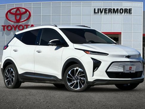 Used 2022 Chevrolet Bolt EUV Premier w/ Super Cruise Package image 2