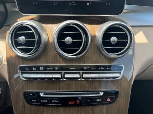 Used 2018 Mercedes-Benz GLC 300 4MATIC w/ Multimedia Package image 17