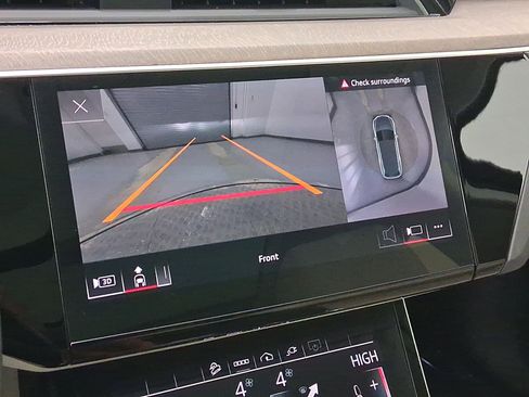 Used 2022 Audi e-tron Premium Plus image 26