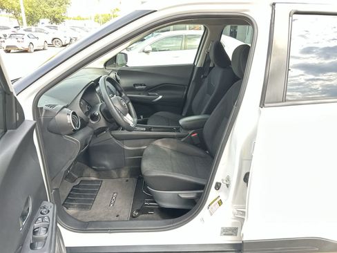 Used 2023 Nissan Kicks SV FWD image 2