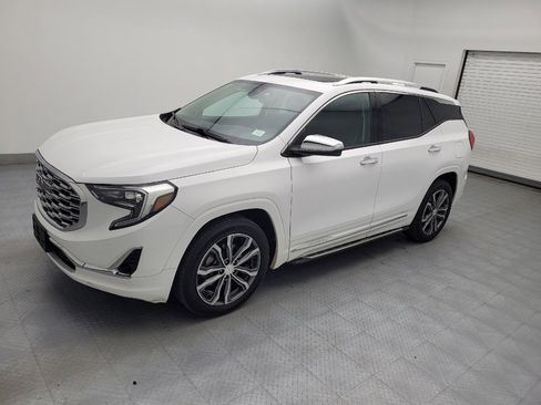 Used 2019 GMC Terrain Denali w/ Driver Alert Package II FWD image 2
