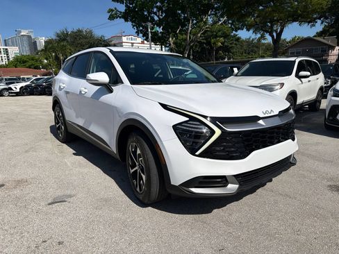 Used 2024 Kia Sportage EX FWD image 3