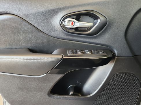 Used 2023 Jeep Cherokee Altitude Lux image 24