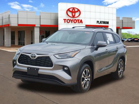 New 2026 Toyota Highlander XLE AWD/4WD image 2