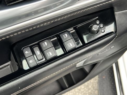 Used 2024 Jeep Wagoneer L Series II w/ Flexible Seating Group image 22