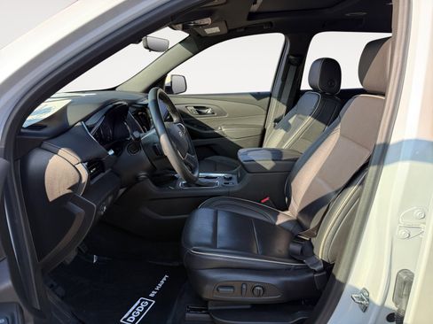 Used 2023 Chevrolet Traverse Premier image 10