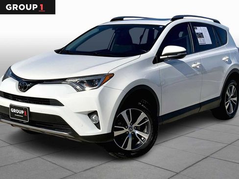 Used 2018 Toyota RAV4 XLE image 1