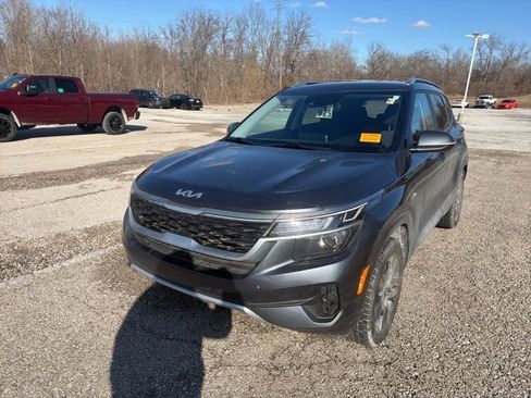 Used 2023 Kia Seltos S w/ Navigation Package image 2