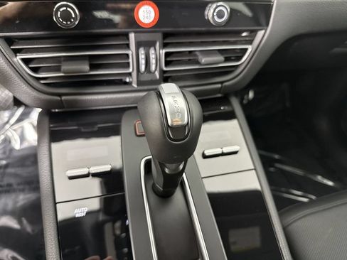 Certified 2026 Porsche Macan S AWD/4WD image 33