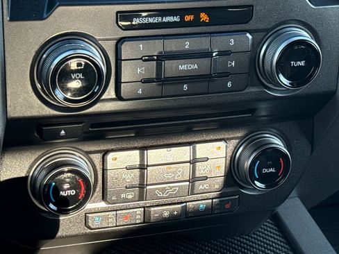 Used 2018 Ford F150 Raptor w/ Equipment Group 802A Luxury image 23