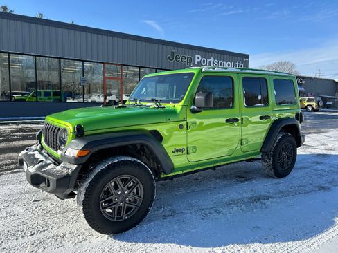 Used 2025 Jeep Wrangler Sport S image 21