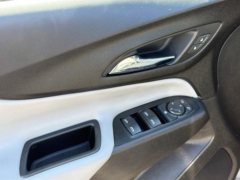 Used 2020 Chevrolet Equinox LS w/ LS Convenience Package image 22