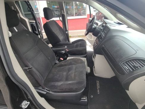 Used 2017 Dodge Grand Caravan SXT w/ Quick Order Package 29G SXT FWD image 12