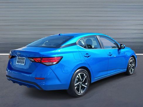 Used 2025 Nissan Sentra SV FWD image 3
