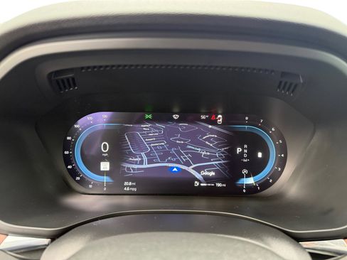 Used 2023 Volvo XC60 B5 Plus image 11