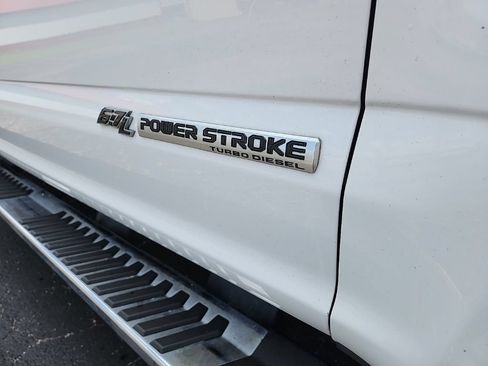 Used 2017 Ford F250 XLT AWD/4WD image 4