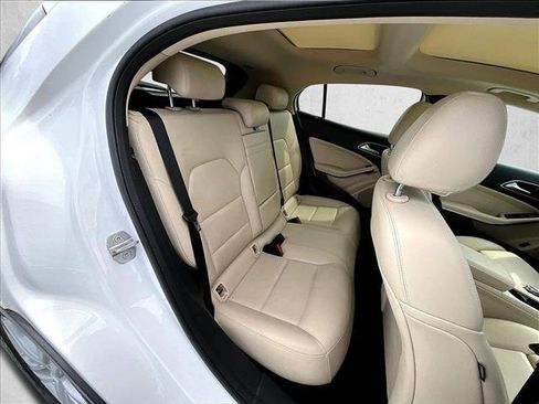 Used 2020 Mercedes-Benz GLA 250 4MATIC image 29