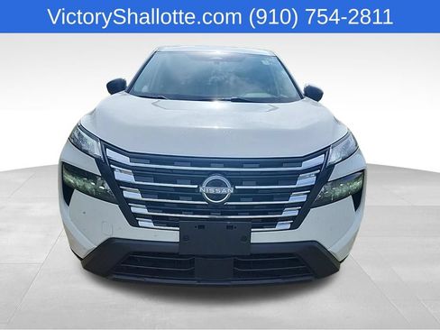 Used 2024 Nissan Rogue S AWD/4WD image 3