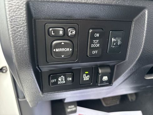 Used 2017 Toyota Tundra Platinum AWD/4WD image 35