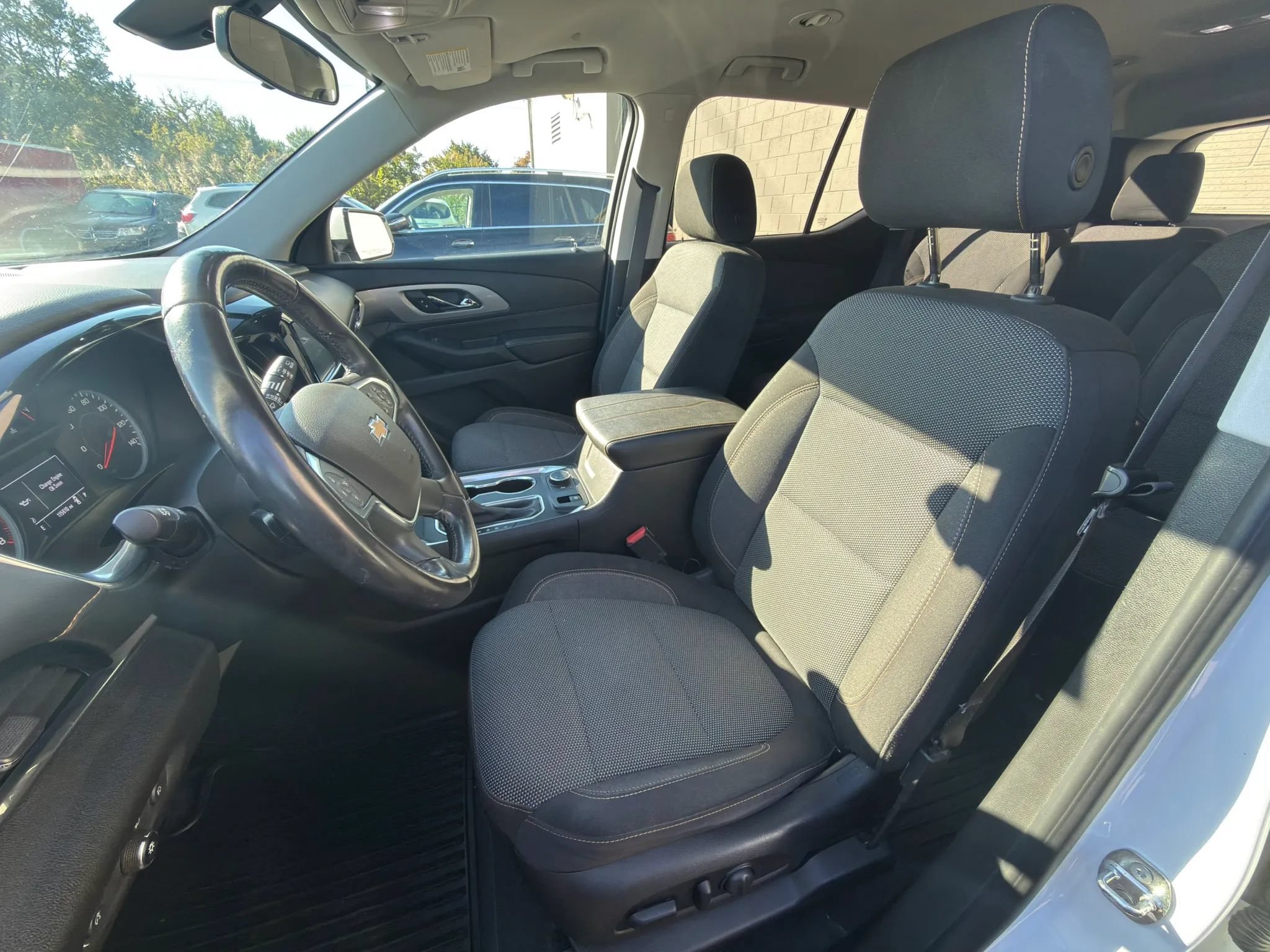 Used 2018 Chevrolet Traverse LT FWD image 17